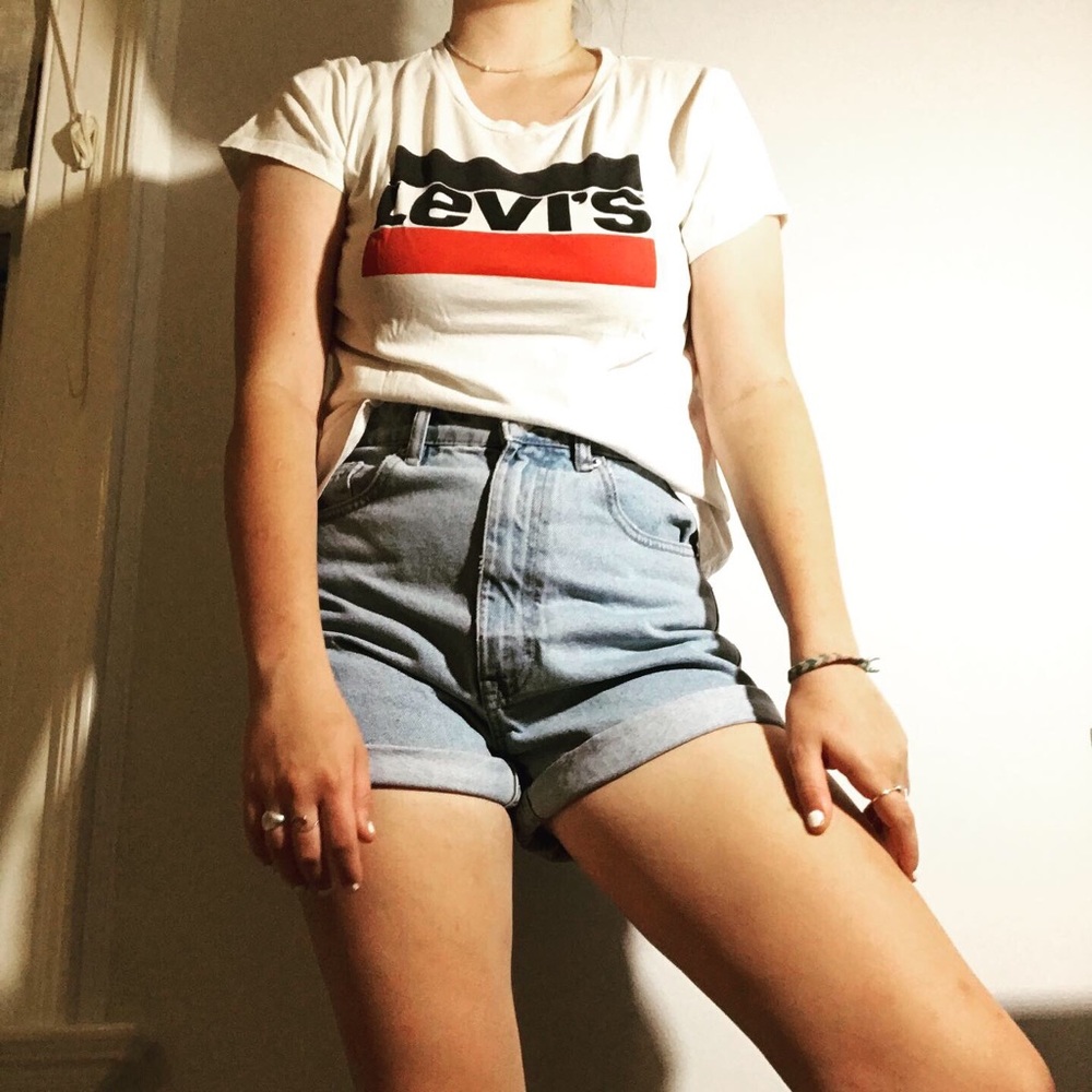 White Levi’s Tee-Shirt